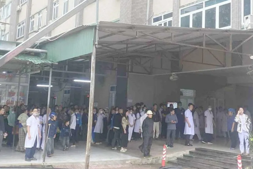 tan-cong-bac-sy.jpg